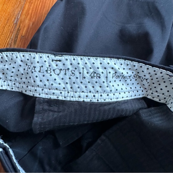 Talbots Perfect Short 4P - Picture 3 of 5